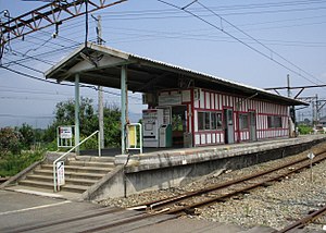 車站大樓和月台（2007年7月）