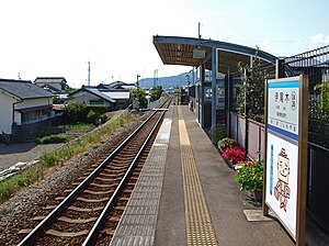 車站候車室與月台(2010年5月)