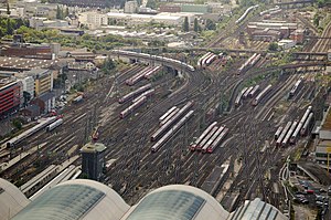 Complex track at Frankfurt station in 2007