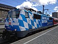 采用巴伐利亚铁路公司（德语：Bayerische Eisenbahngesellschaft）广告涂装的111 017号机车