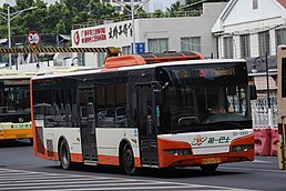 巴士电车 ZK6110HGV 行驶于87路，该车现已退役