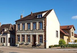 The town hall in Montacher-Villegardin
