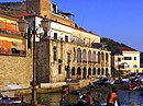 The portico of "Porte delle Gatte" and the little port