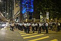 晚上7时52分，警员在星汇居对出外拉起封锁线截查多名市民和记者