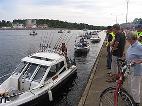 芬兰拖钓锦标赛的渔船