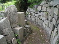 伊屋ヶ谷沿いの無縁仏（神戸市立鵯越墓園）