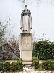 The La Ferté-Saint-Cyr statue of Père Brottier.