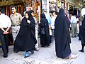 伊朗设拉子的穆斯林女性穿著卡多尔