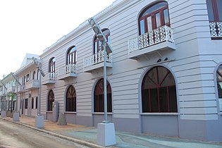 Historic bank building in Plaza Palmer