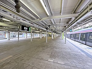 罗湖站站台（2023年2月）