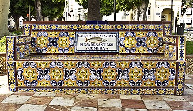 One of the several tiled benches of the Plaza 25 de Julio built in 1917,[44] Santa Cruz de Tenerife, Canary Islands