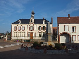 The town hall and war memorial in Chailley