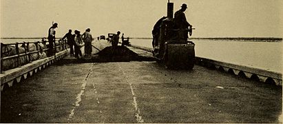 Surfacing the Yolo Causeway (between 1914 and 1916)