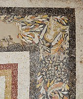 提洛岛珠宝区镶嵌画的细节，描绘了有树叶的牛头