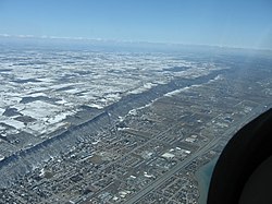 格林斯必鎮的已開發地段主要集中在安大略湖湖岸和尼加拉懸崖底部之間