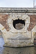 Detail of a pier with oculus and superimposed spouts.