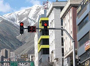 位于伊朗德黑兰的交通信号灯，并附倒计时显示器。