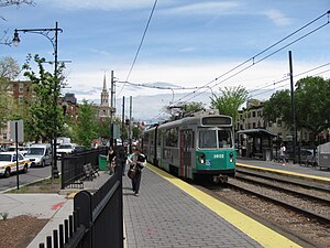 2011年5月，列车停靠在圣玛丽街站