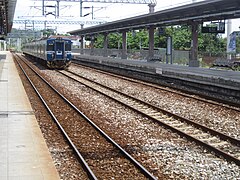 玉里站常為台東線區間車的起迄站，因此，常有區間車停置於站內，以往本路段未電氣化時，使用DR2700型柴聯車，目前則以電聯車取代。