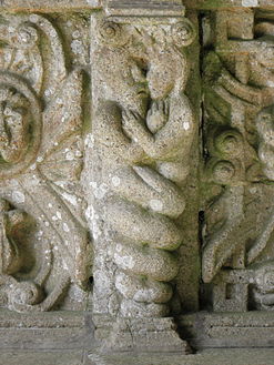 A close-up of the frieze mentioned above. A man and a woman are entwined