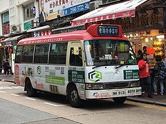 2006年起投入服务的Coaster长阵红色公共小巴（19座位，已退役）