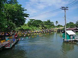 The confluence of two canals Khlong Bang Chueak Nang and Khlong Bang Noi, where the Wat Ko is situated