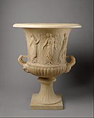 萼身双耳喷口酒壶（Calyx-krater），带有少女和舞女的浮雕；西元一世纪；彭特利库斯山大理石制，全长：80.7公分；大都会艺术博物馆
