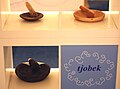 Tjobek, the Indonesian word in Dutch spelling for mortars and pestles