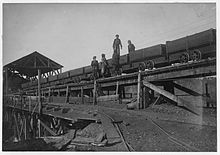 亚拉巴马州贝西矿矿车上的童工。路易斯·海因摄于约1910-1911年。