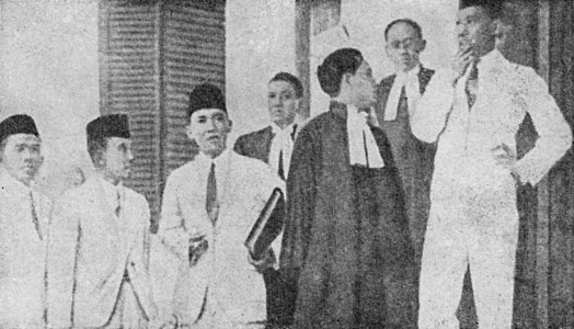 Sukarno and council in front of Bandung Court