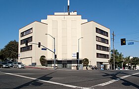View of the Golden State Building prior to its 2014/2015 renovation. Note the sunshades added in the 1950s that were later removed.