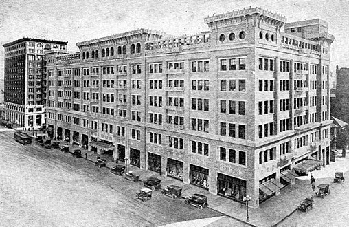 J. W. Robinson's flagship store on Seventh Street at launch, 1915. Robinson's locating on 7th marked the beginning of the street as the upmarket downtown shopping district