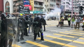 防暴警员在深水埗钦州街施放催泪弹驱散