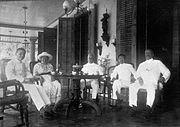 Oey Djie San, Kapitein der Chinezen of Tangerang, with European guests (early 20th century).