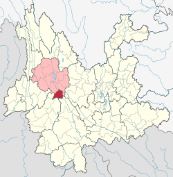 南涧县（红色）在大理州（粉色）和云南省的位置