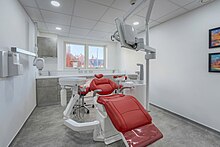 Kneebreak dental chair