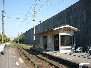 高冈站方向站台（2015年4月）