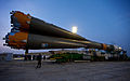 联盟号运载火箭运输至发射台，于哈萨克拜科努尔