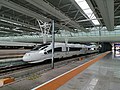 2019年12月，CRH380CL担当的G106次列车在上海虹桥站待发