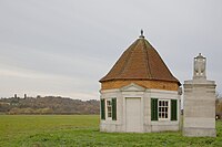 Lutyens designed memorial kiosk and pier