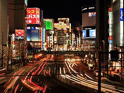 东京新宿大高架桥与歌舞伎町夜景