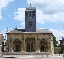 武济耶圣莫里耶教堂（法语：Église Saint-Maurille de Vouziers）