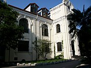 原金陵神学院百年堂旁宿舍旧址，现为南京医科大学校长楼。