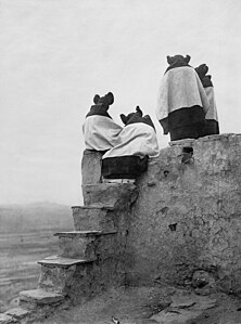 Watching the Dancers, 1906