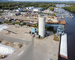 alt=Cargill grain elevator, Campbell, Wisconsin Cylindrical Concrete Elevator- The Peavey-Haglin Elevator Design