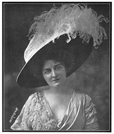Broadway actress Alice Johnson in 1908