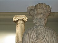 雅典卫城厄瑞克忒翁神庙的女像柱和爱奥尼亚柱，公元前420-415年。