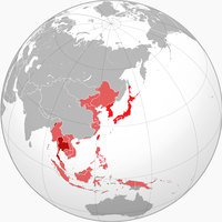 大东亚共荣圈的最大范围（1942年）。红色为日本本土；深红色为泰国和自由印度；浅红色为日本占领区或其它傀儡政权