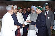 The Chief Minister Raja Virbhadra Singh introducing the Prime Minister, Dr. Manmohan Singh to the State Ministers of Himachal Pradesh in Shimla, on 29 May 2005