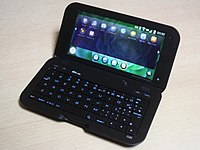 2010年发表的日本第一台采用Android的Smartbook au IS01（日语：IS01）（SHI01）